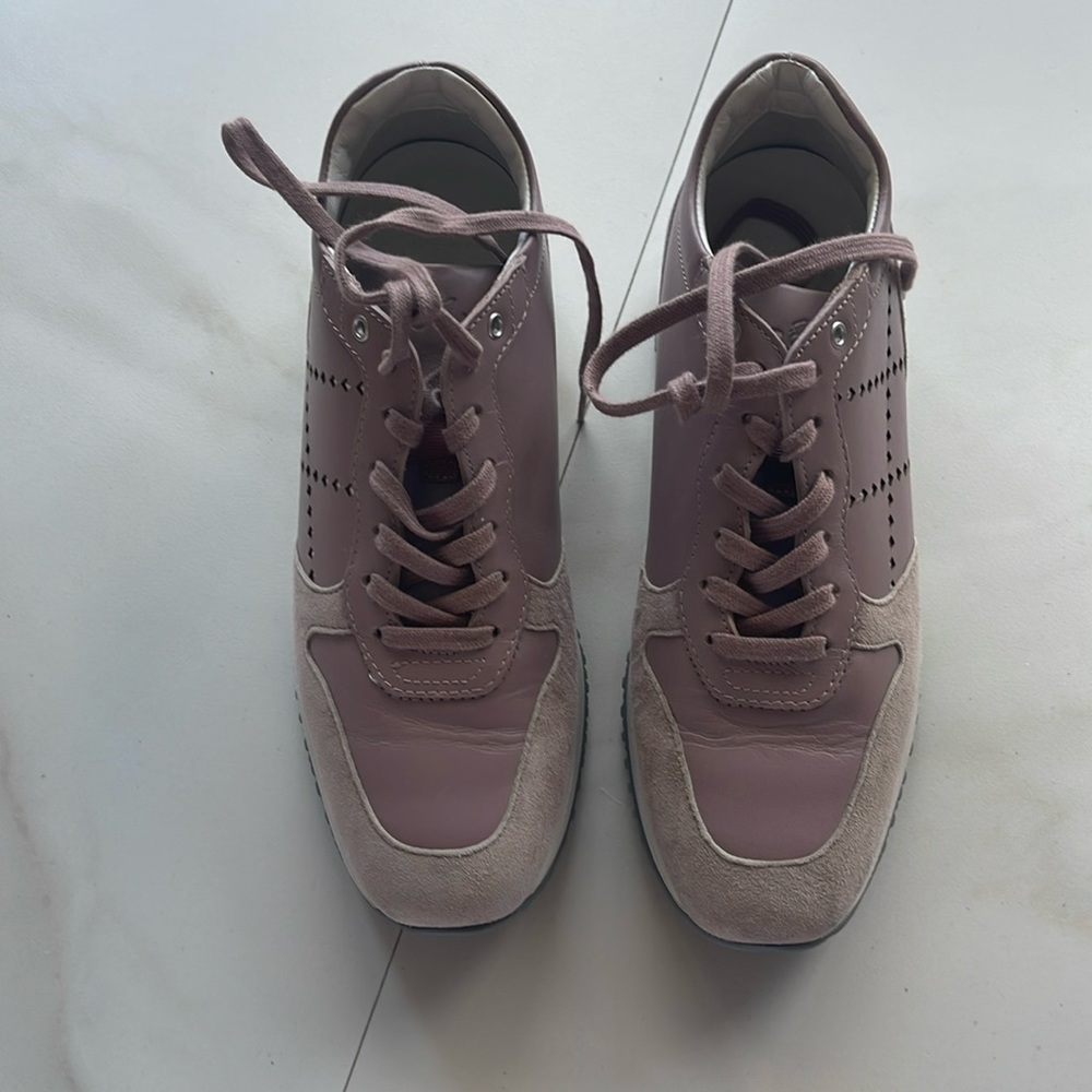 Women’s shoes